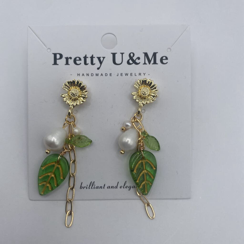 Pretty U&Me | Laurel's Leaf Pearl Earrings